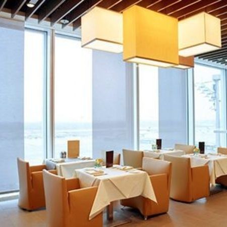Detailansicht einer rechteckigen LED-Stoffleuchte der Lounge-Beleuchtung