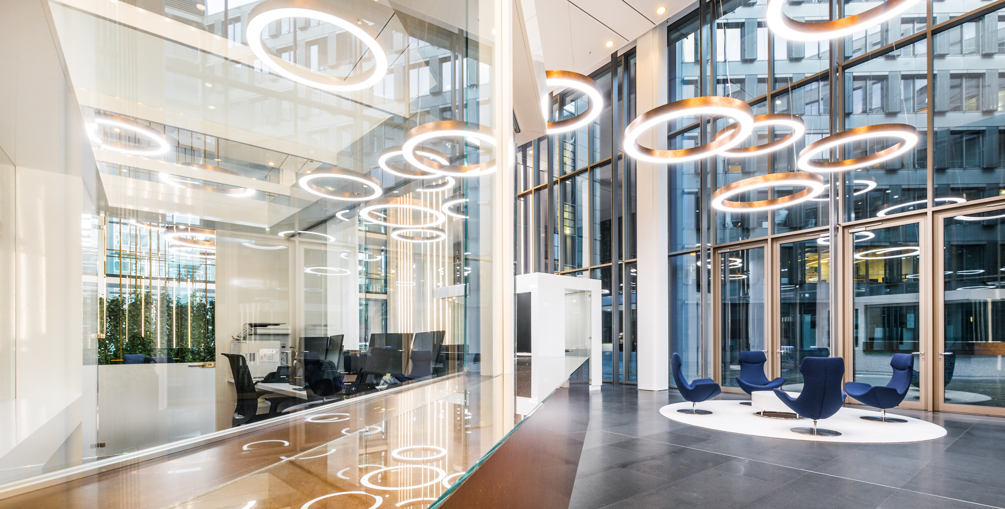 LED-Ringleuchten – Atlantic Haus in Hamburg
